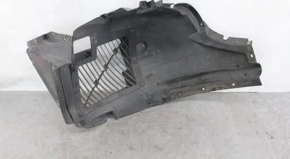 Front wheel arch liner splash guards
