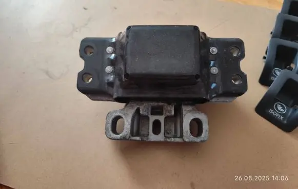 Volkswagen Golf V Gearbox mounting bracket 1K0199555