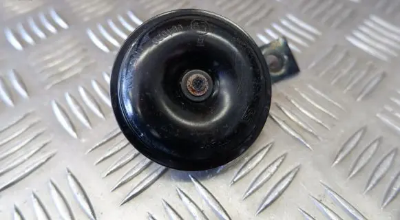 Nissan Leaf II (ZE1) Horn signal 004020