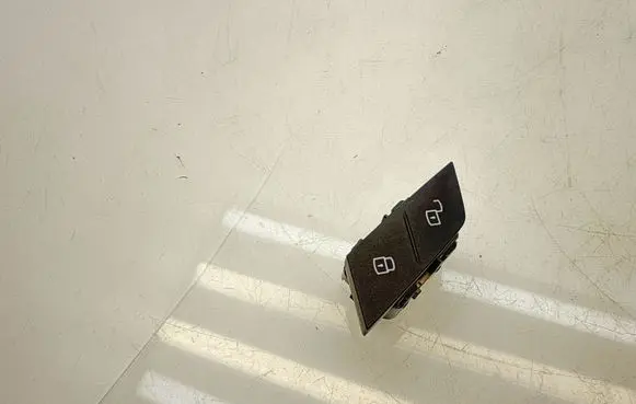 BMW 3 G20 G21 Central locking switch button 6820926
