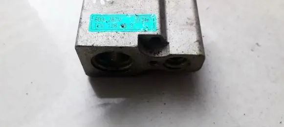 Volkswagen PASSAT B4 Air conditioning (A/C) expansion valve 603287V