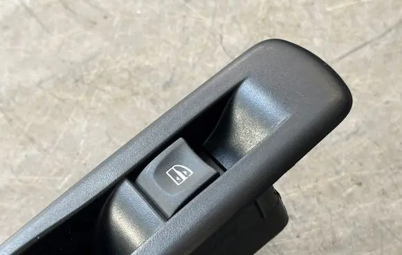 Renault Megane III Electric window control switch 829500004R