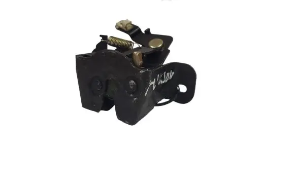 Hyundai Tucson JM Tailgate window lock/catch/latch 