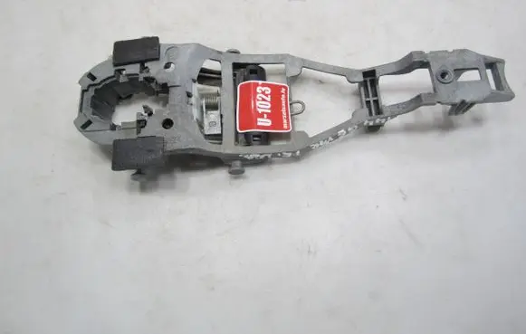 Volkswagen Golf VI Front door exterior handle/bracket 1K0837886A