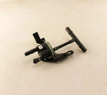 Engine mount vacuum valve