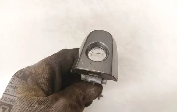 Toyota Corolla Verso AR10 Front door lock (next to the handle) 