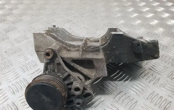 Volkswagen PASSAT B5 A/C compressor mount bracket 058260885C