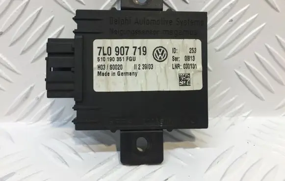 Volkswagen Touareg I Alarm control unit/module 7L0907719