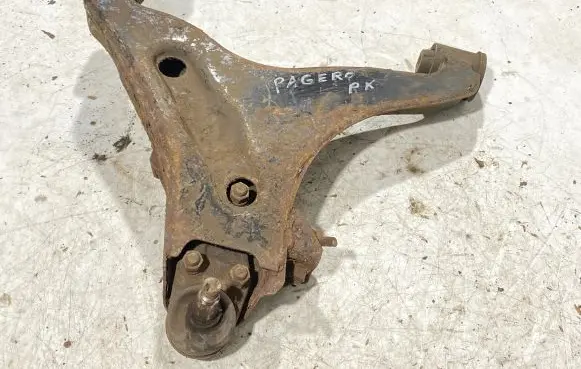 Mitsubishi Pajero Front lower control arm/wishbone