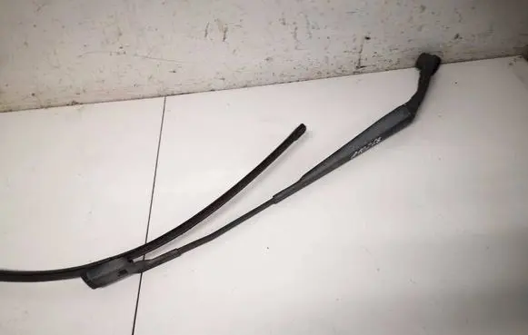 Peugeot RCZ Front wiper blade arm ym24005680
