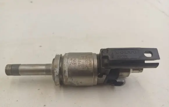 Volvo XC60 Fuel injector 31465787