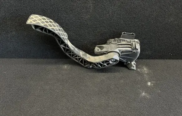 Audi A6 S6 C5 4B Accelerator throttle pedal 8D1723523N