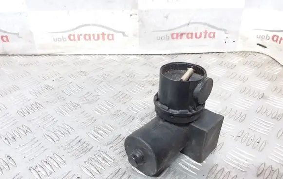 Volkswagen Golf II Central locking vacuum pump 