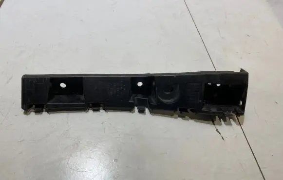 Ford Mustang VI Front bumper mounting bracket FR3B16C067AE