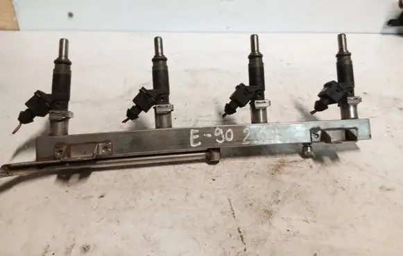BMW 3 E90 E91 Fuel injector supply line/pipe 7506158