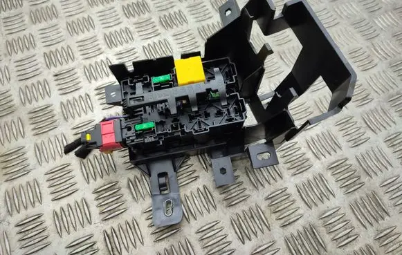 Citroen C3 Aircross Fuse module 9806192580