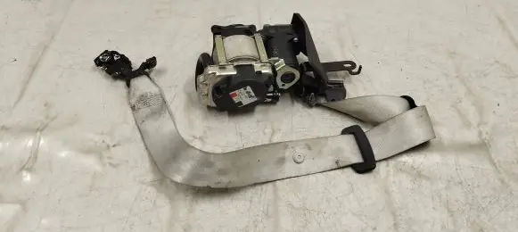 Volvo XC90 Front seatbelt 32131146