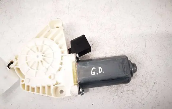 Mercedes-Benz CLA C117 X117 W117 Sliding door window regulator with motor A61041113 935670103