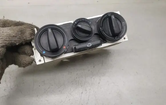 Skoda Octavia Mk1 (1U) Climate control unit 1J0819045E