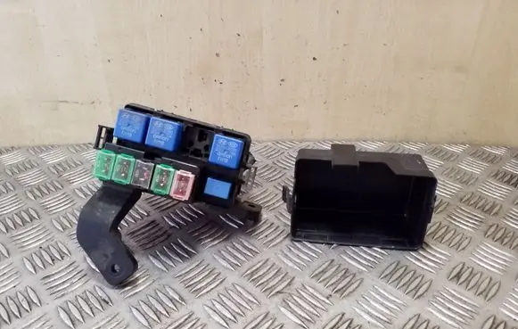 KIA Sorento Relay mounting block 914152P665