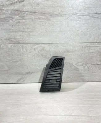 BMW 1 E81 E87 Dashboard side air vent grill/cover trim 7059187 5160 P0101171