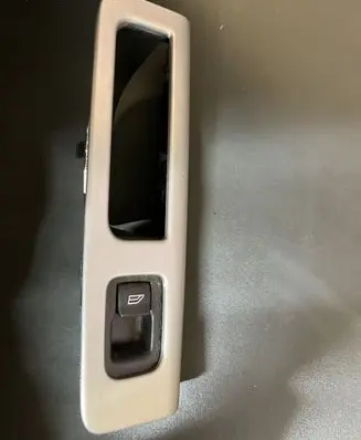 Volvo V50 Electric window control switch 8663819