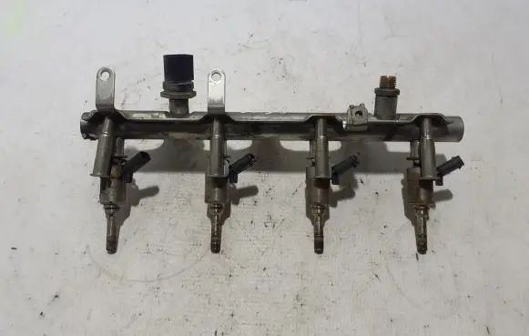 Audi Q5 SQ5 Fuel main line pipe 06J133317M