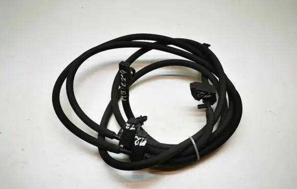 Mercedes-Benz C W204 Windshield washer spray nozzle 
