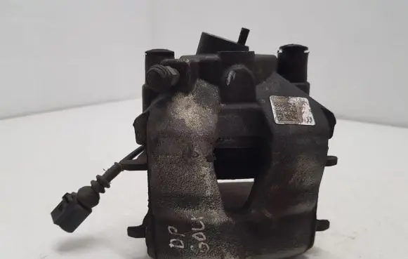 Volkswagen Golf VII Front brake caliper 5Q0615105 5Q0615106