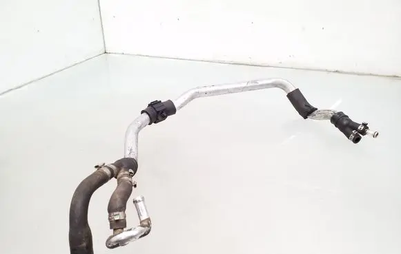 Volvo XC70 Engine coolant pipe/hose 30677875