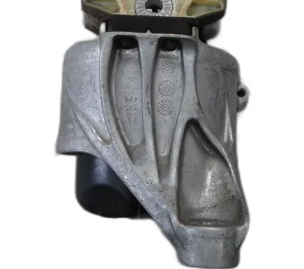 Engine mount vacuum valve