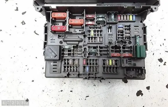BMW 1 E81 E87 Fuse box set 911944604