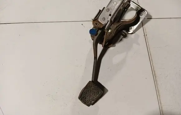 Lexus IS 220D-250-350 Brake pedal 