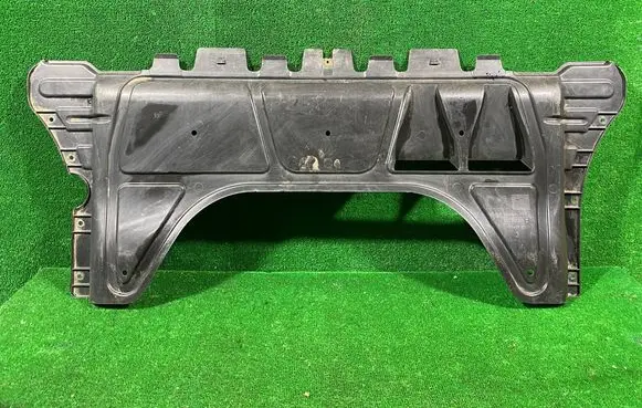 Skoda Octavia Mk3 (5E) Engine splash shield/under tray 5Q0825235C
