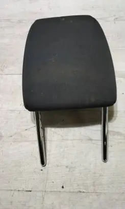 Mazda 3 III Front seat headrest 