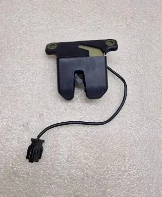 Audi A8 S8 D2 4D Tailgate/trunk/boot lock/catch/latch 4A5827505H