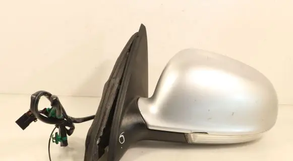 Volkswagen Jetta V Front door electric wing mirror E1010863