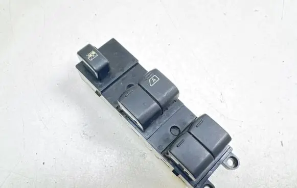 Nissan Note (E11) Electric window control switch 25401