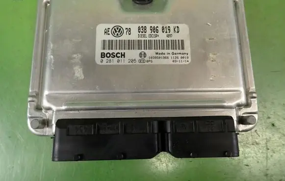 Volkswagen PASSAT B5.5 Engine control unit/module ECU