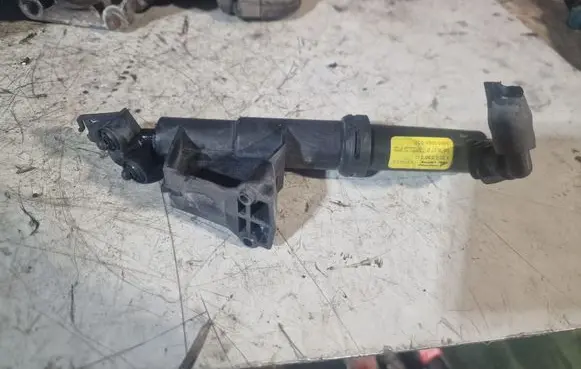 Headlight washer spray nozzle