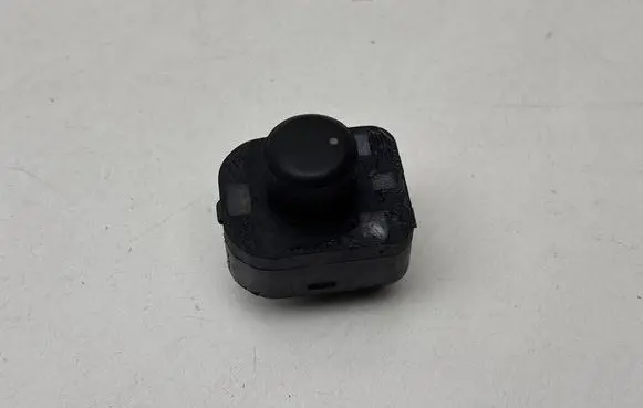 Wing mirror switch