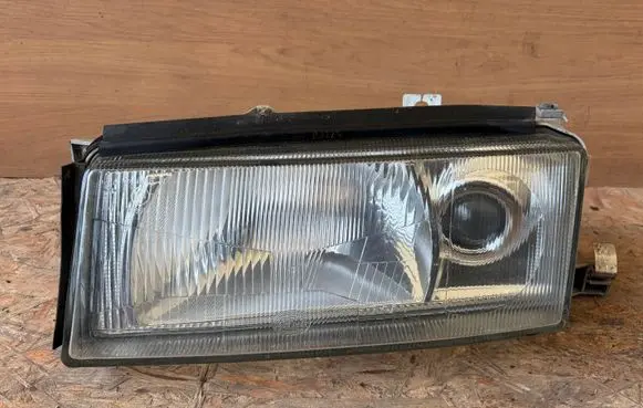 Skoda Octavia Mk1 (1U) Headlight/headlamp 24608500