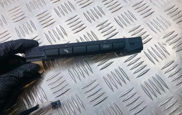 BMW 1 E81 E87 Parking (PDC) sensor switch 03744652
