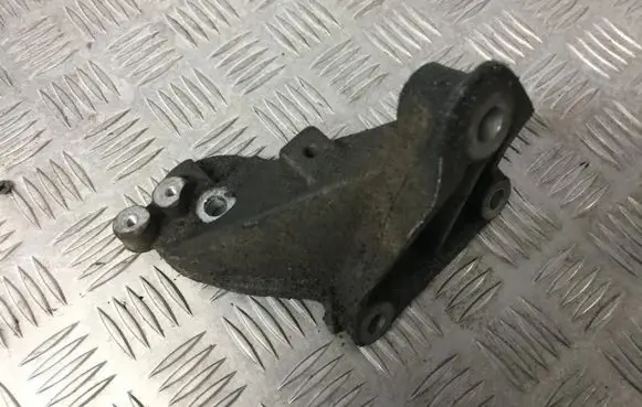 Volvo S70 V70 V70 XC Engine mounting bracket 074199275