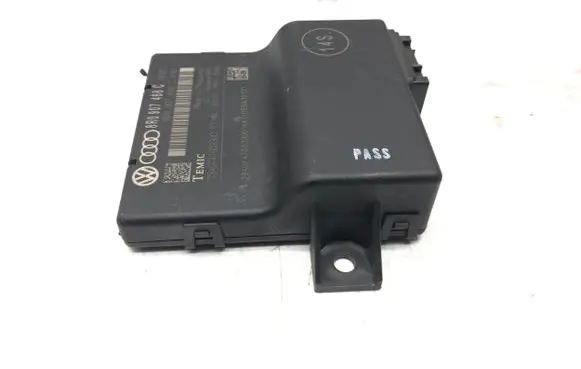 Audi A5 8T 8F Gateway control module 8R0907468C 40747603300