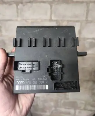 Audi A4 S4 B7 8E 8H Comfort/convenience module 8E0907279N