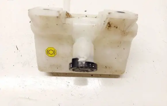 Nissan e-NV200 Brake fluid reservoir 
