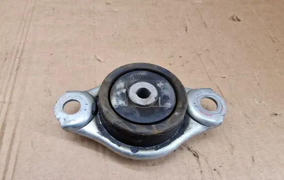 Engine mount bracket
