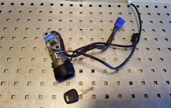 Subaru Outback Ignition lock X1T25172 88215AE000