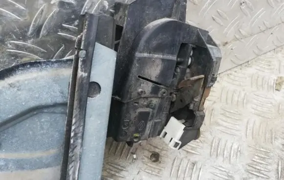 Renault Laguna I Rear door lock